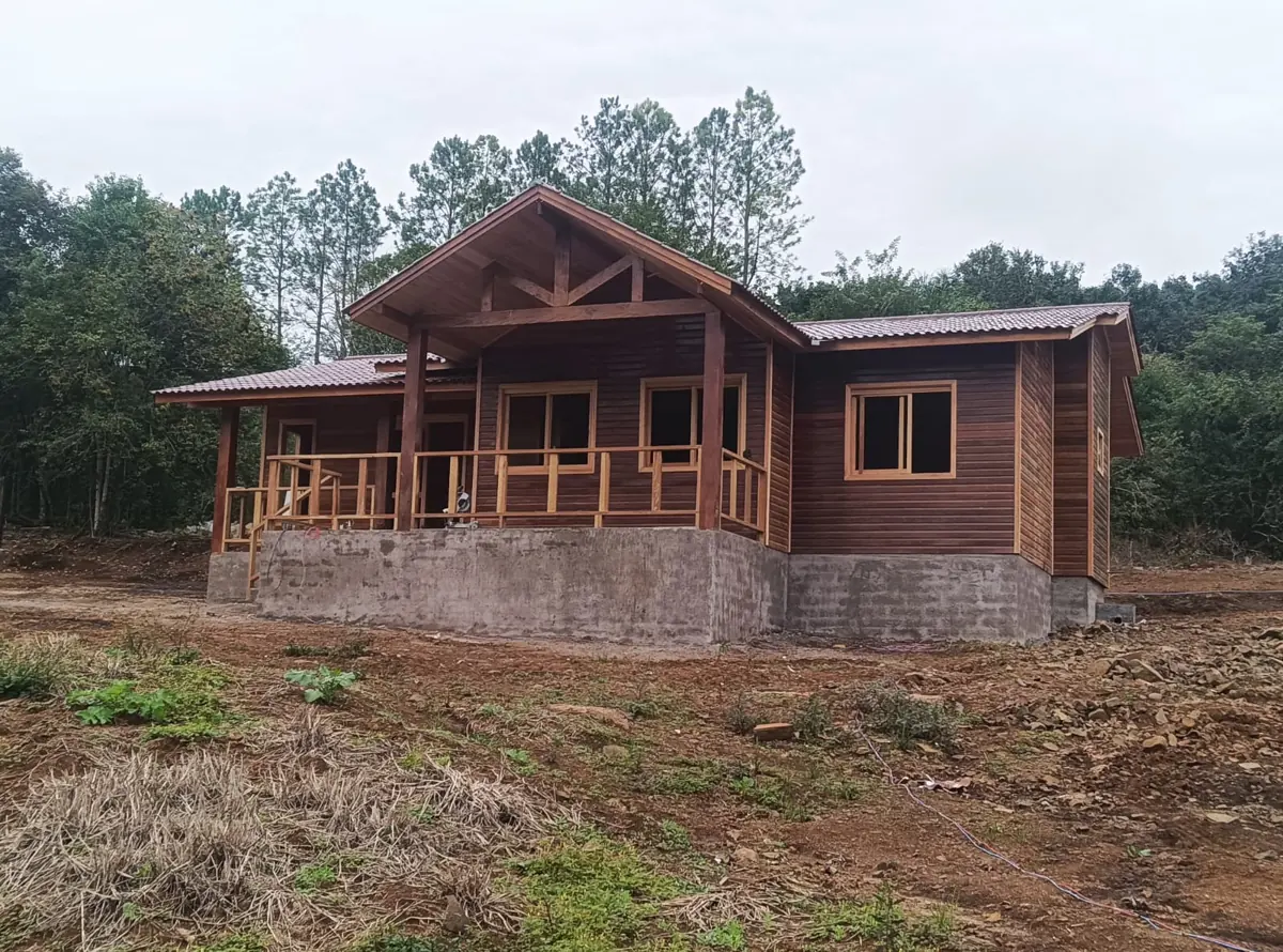 Casa pronta em madeira, vista lateral